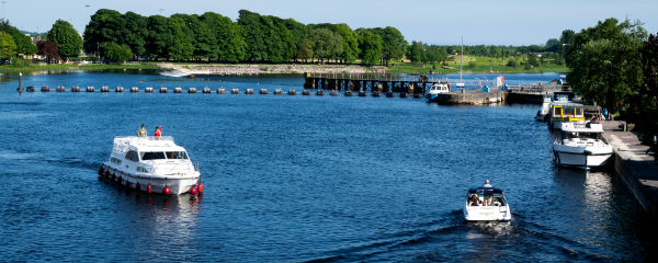 600x240-boats-cruising-along-the-river-shannon-athlone-co-westmeath